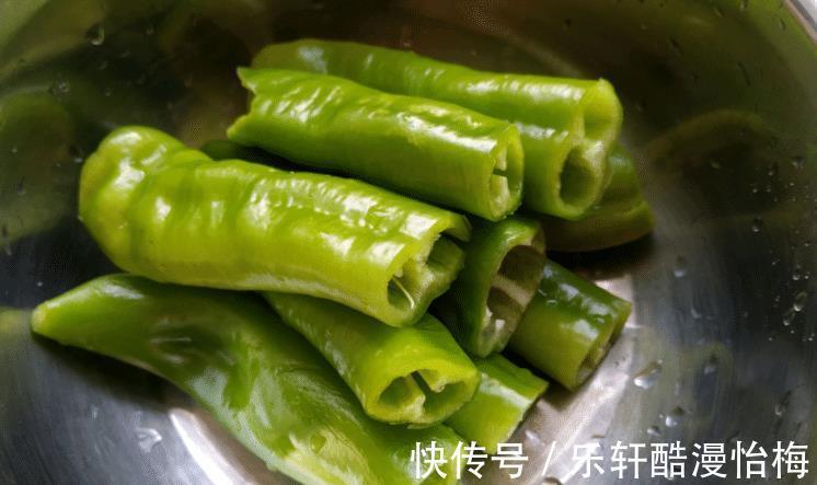 青椒|夏天多吃它,2块钱1斤,维C含量高,简单一炒,美味下饭