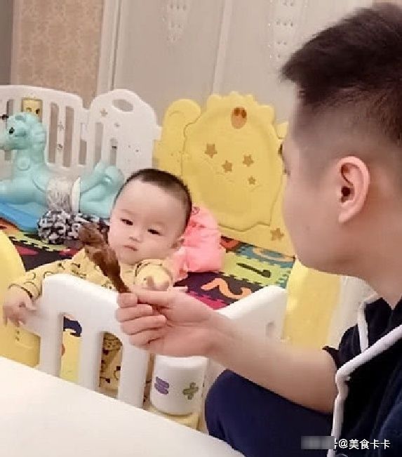 宝宝|“馋嘴奶爸”带娃火了,看到奶爸得意的模样,宝宝:记仇第一天