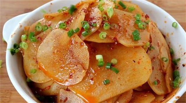 土豆片最好吃的做法,这样做麻辣过瘾,越吃越香,做法超简单