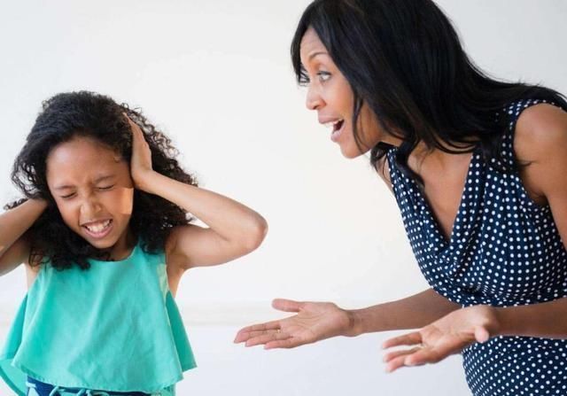 车子|5岁孩子用钥匙划伤车子,被宝爸暴揍,看清车子后悔不已