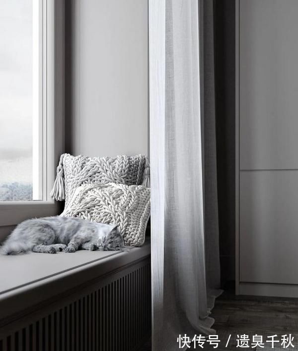 单身公寓|外国小伙的93㎡单身公寓,全屋轻奢风,卧室纱帘让网友吵翻了天