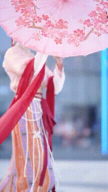 |搞笑GIF从来没有见过如此较真的一个大哥，非要弄得一样宽吗？