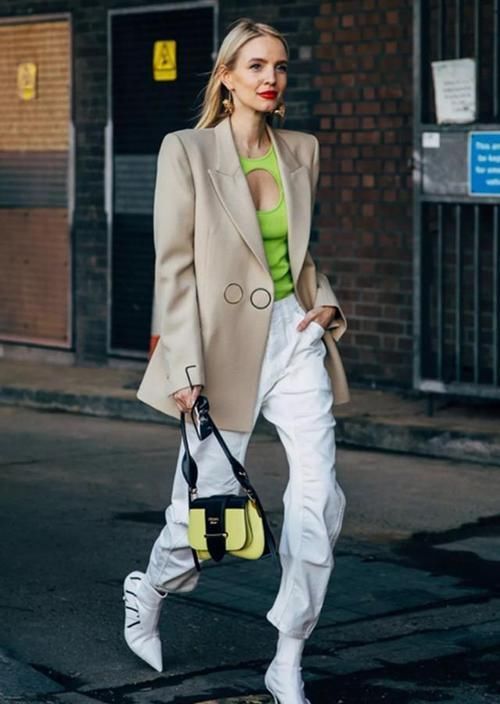 女人过了45岁，这3种＂颜色＂要少穿，显得没气色还很掉价