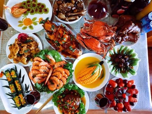 过年晒年夜饭，引来南方北方年夜饭大PK，网友：都是厨师学校毕业的