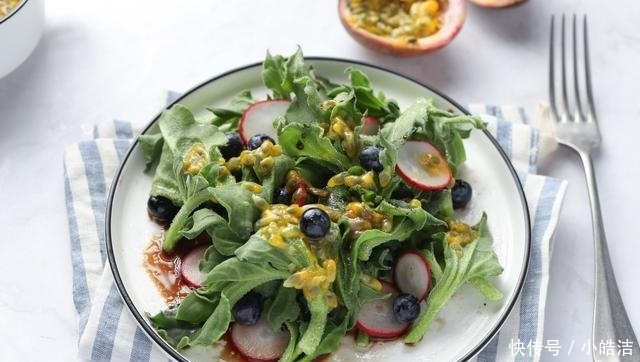 它是热带水果,用来拌冰草,酸甜开胃,清脆冰爽,真好吃!