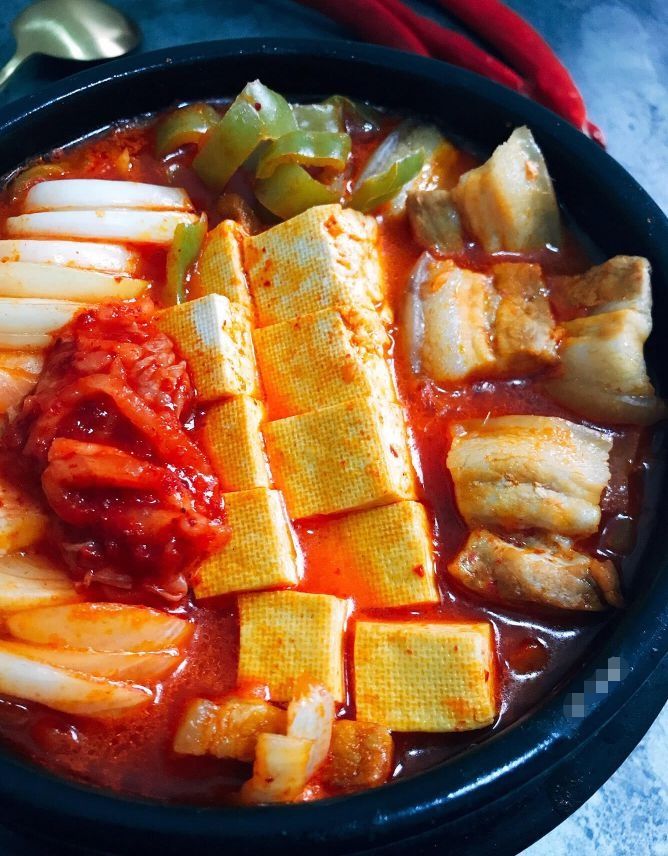 做辣白菜，只抹辣椒面可不行！教你正宗做法，又辣又脆爽，真好吃