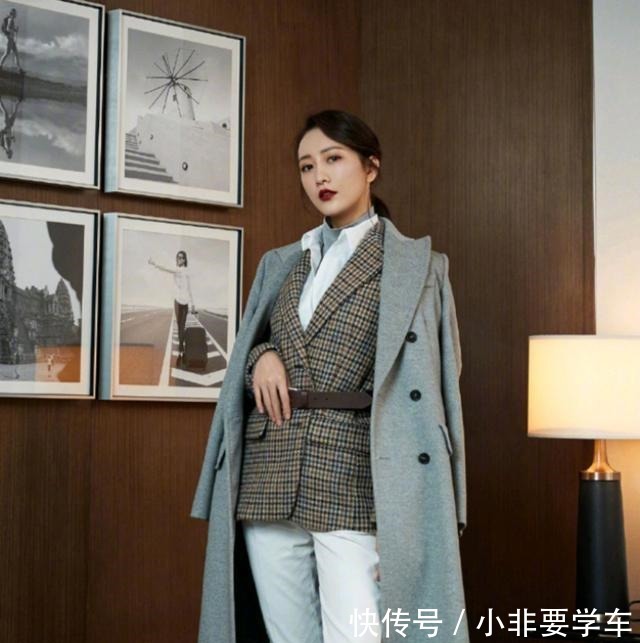 毛衣 大衣里面搭什么不如学学这4种叠穿方法，承包你的秋冬时髦感！