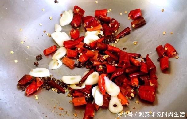 继老干妈之后,又有一种中国美食在国外爆火,老外根本停不下来
