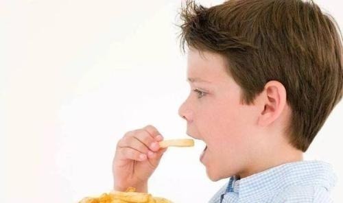 肚子|出生刚9个月,宝宝肚子鼓的像“圆球”,医生检查后怒斥家长