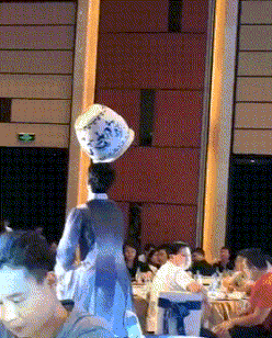 |搞笑GIF:哥们,你这坐骑厉害了,出门回头率很高