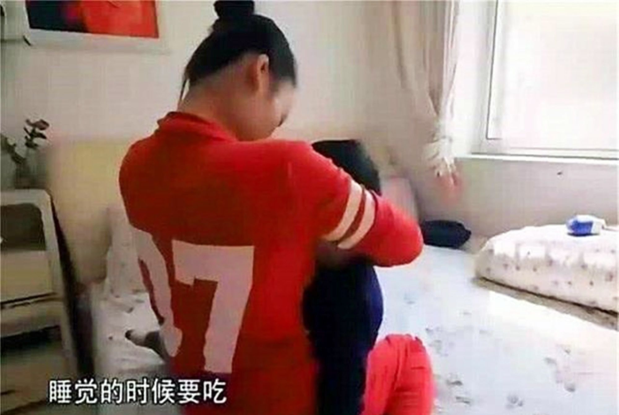 张女士|12岁男孩一天3次母乳,舍不得退出孩子生活的父母,对孩子是伤害