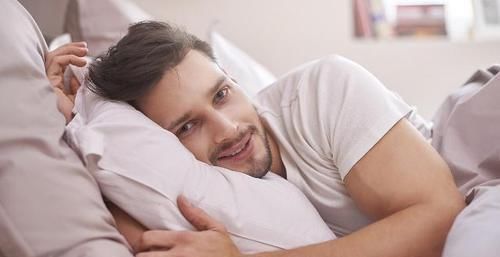 肾好的男人,在睡觉时一般有4个好现象,现在知道也不晚