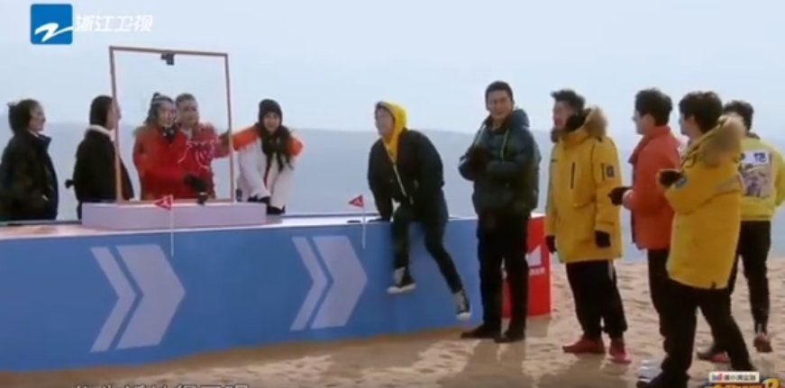 奔跑吧:寒风录节目,飞行女嘉宾戴耳护,看baby戴啥?团宠无疑