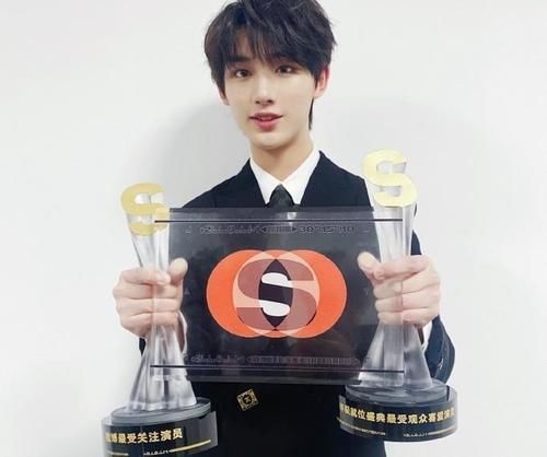 《王牌6》时代少年团口碑翻车，霸占话筒却猜不出歌，被嘲资源团