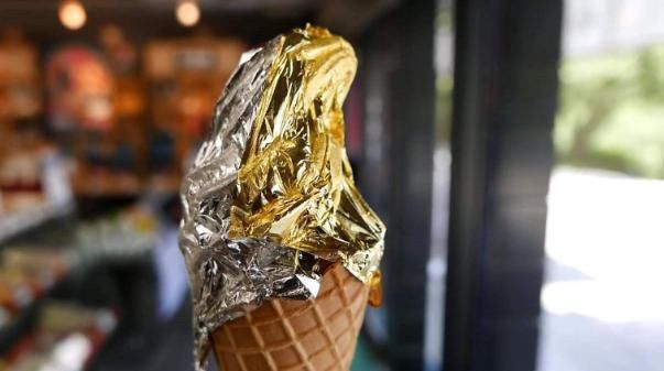 顾客|撒盐哥的“黄金牛排”有多奢侈,顾客花天价体验,结账时就反悔了