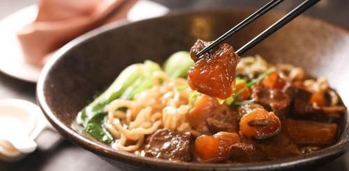 做牛肉汤，只加牛肉是不对的！这才是最好吃做法，面条面饭都靠它