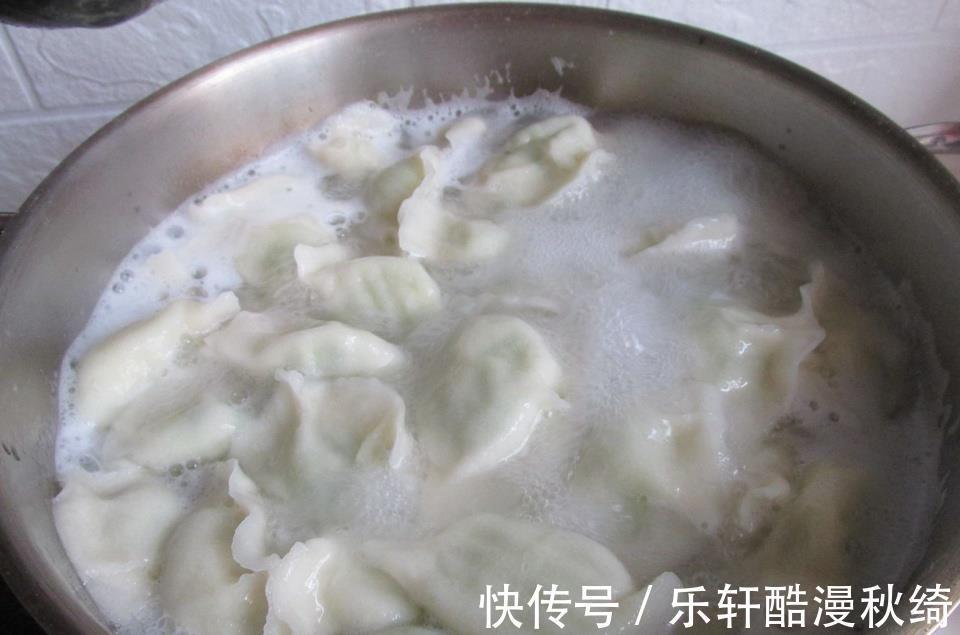 馅料|入秋后包饺子,萝卜白菜靠边站,这个菜鲜美好吃棒极了,别错过