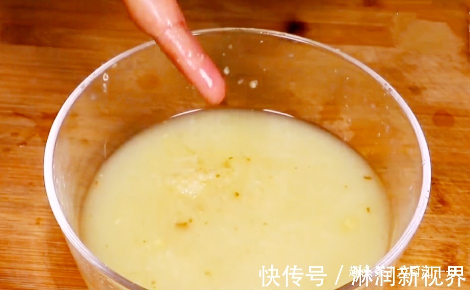 把一个牙膏挤在生姜上,真是太实用了,许多人不知道,看完试试吧