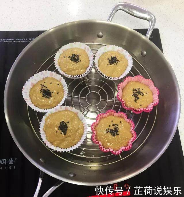 红糖发糕在家也能蒸,简简单单,香甜软糯,回忆童年的味道!