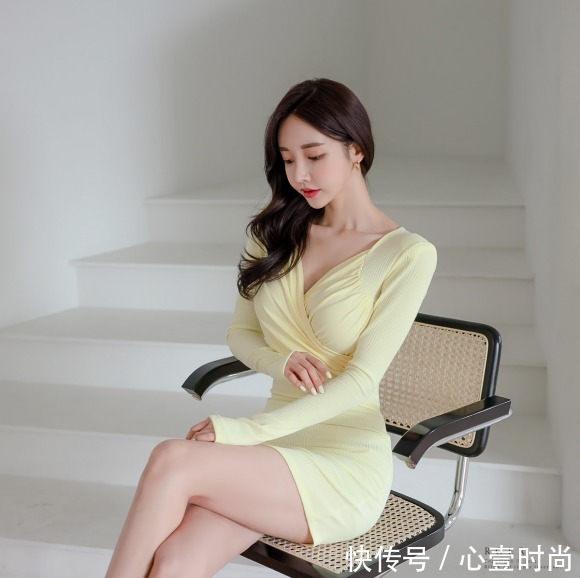 礼裙|女神孙允珠时尚搭配:兰溪暮春柠檬草鲜黄裹胸礼裙