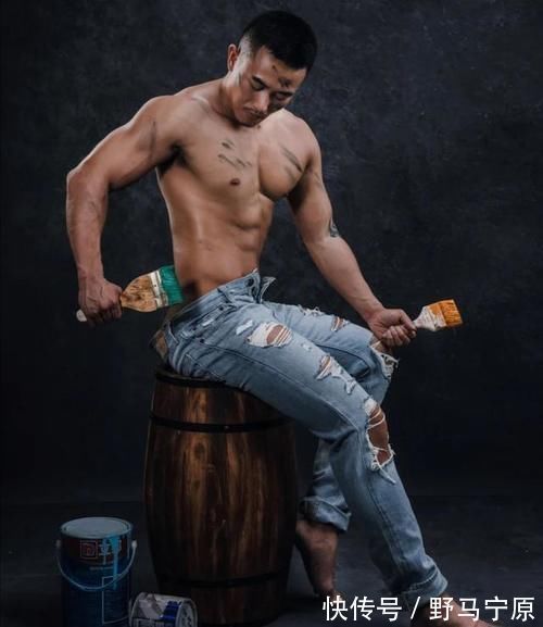 外表|强壮的90后健身教练，成熟稳重的外表，满满的荷尔蒙，羡慕哦