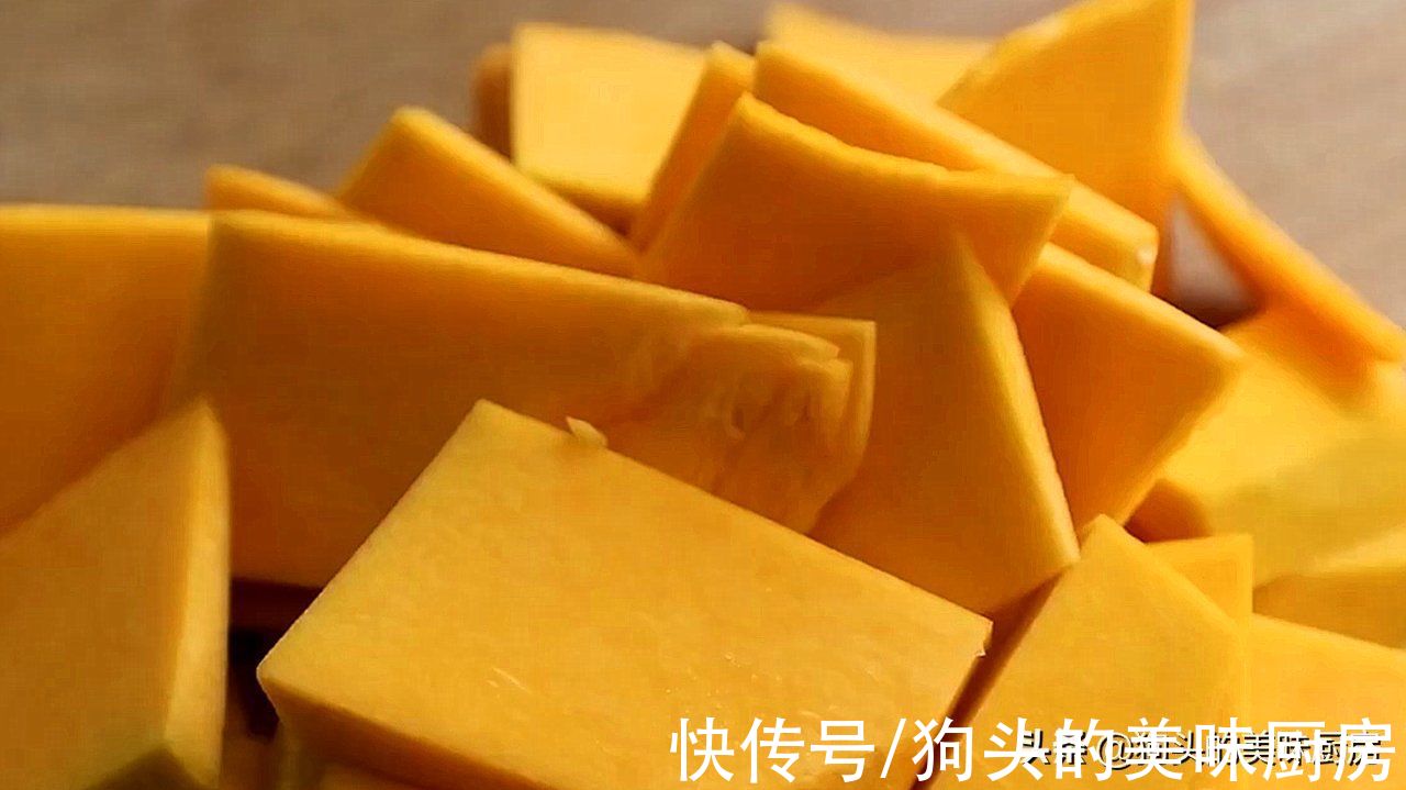 南瓜这样做太好吃了,不放一滴水,香甜软糯不粘牙,孩子抢着吃