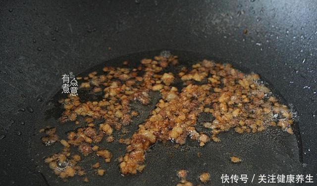 冬天,儿子迷上了吃它,咸香软糯,满满都是馅料,每次最少吃6个