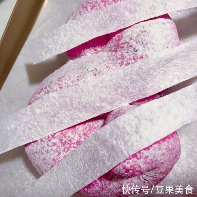 波兰种火龙果蔓越莓乳酪欧包