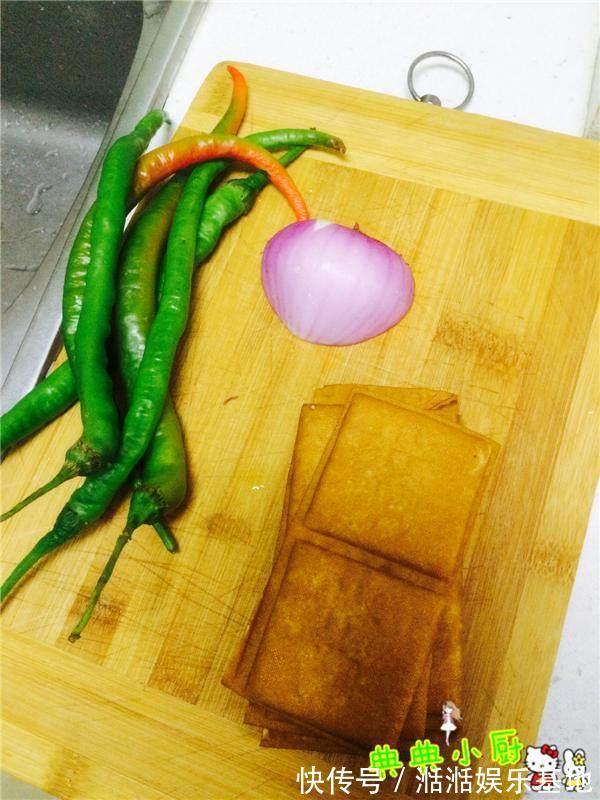 一道下饭美味可口的快手菜，上班族最喜欢，非常易做！