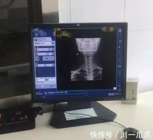 |搞笑GIF：大哥你这个摔法这么特殊，咋练的？