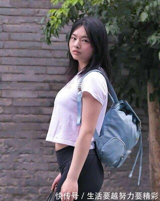 打底裤 超时髦的打底裤穿搭，个性靓丽又显身材，真佩服她！