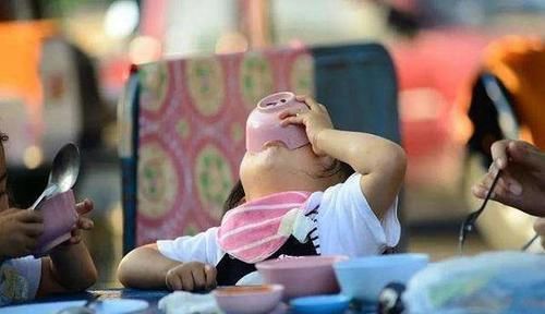 孩子|孩子睡前有这3个坏习惯,身高会被悄悄“偷走”,看看你家娃有没