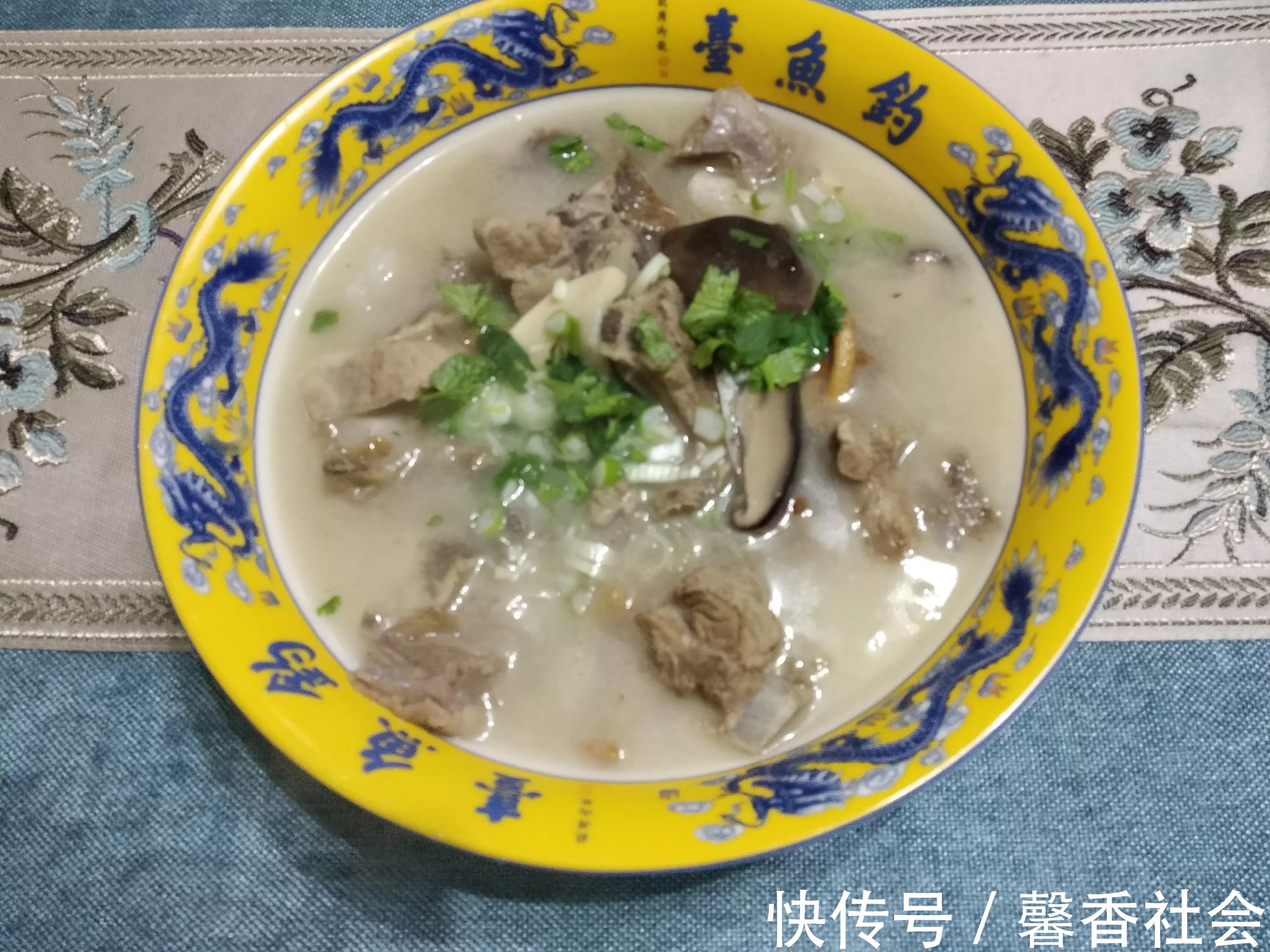 窍门|烀猪肉煮排骨,记住“3不放2窍门”,肉香味浓无腥味,瘦肉还不柴