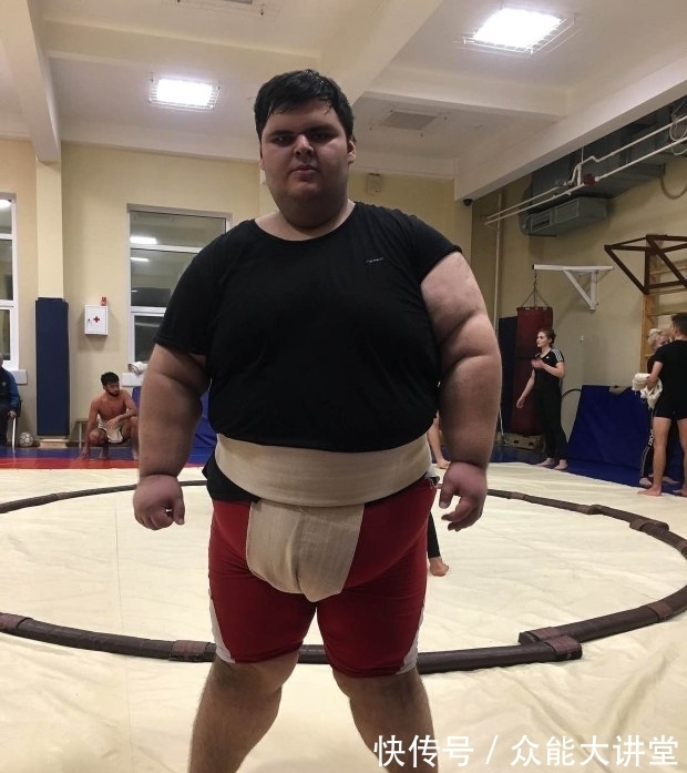 太阳报|6岁体重近200斤,“世界最强壮孩子”因肥胖离世,年仅21岁