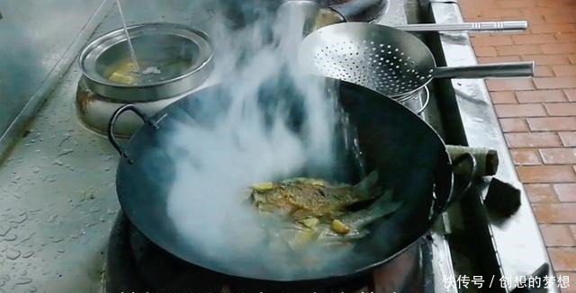 鲫鱼羊肉汤——酒店大厨将羊肉、萝卜、鲫鱼合烹,营养健康价值高