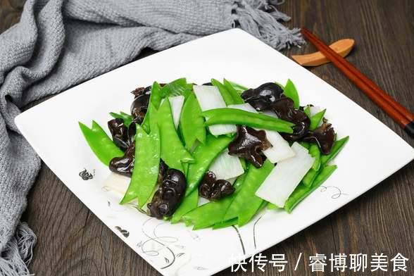 木耳|炒木耳总是炸锅很危险，记得多做这1步，木耳不炸锅更爽脆