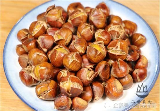 塑料盖|板栗只用刀切就错了,多加1个瓶盖,一秒一个,方法太实用了