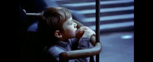 “我只考了76分,不配吃肯德基”:没人意识到,这种奖惩的伤害