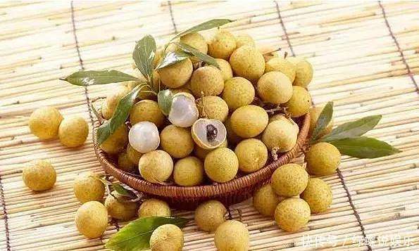 苹果|老中医建议入秋后,女人常吃此三种水果,越吃越年轻,告诉家人