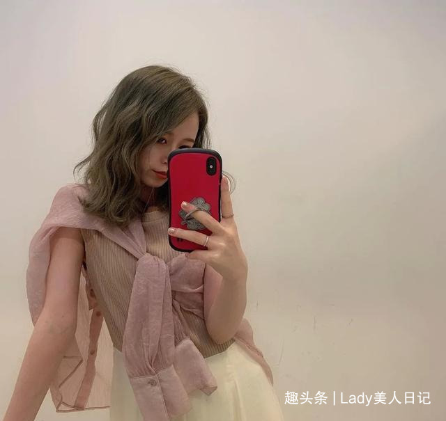 时髦 为什么日本女人都喜欢穿“透视衬衫”夏末早秋的时髦,全靠它撑