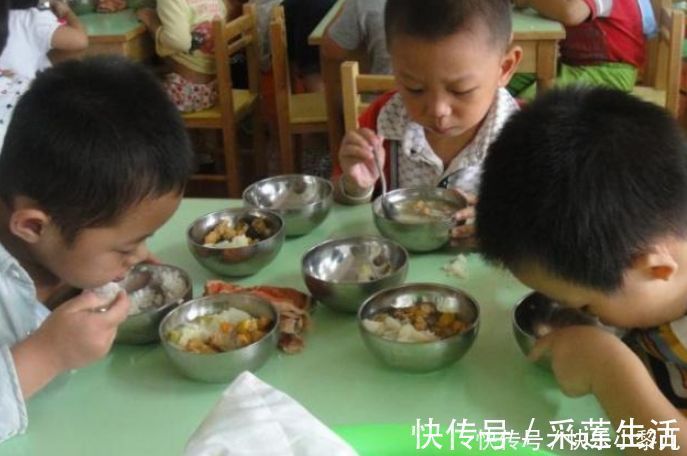 煮鸡蛋|孩子上幼儿园后,要不要在学校吃早餐?做对了,对孩子成长有利