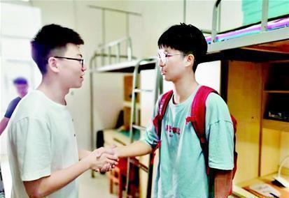 女生|大学男生身高低于多少算“矮”?学妹给的界限,让男生直呼不可信