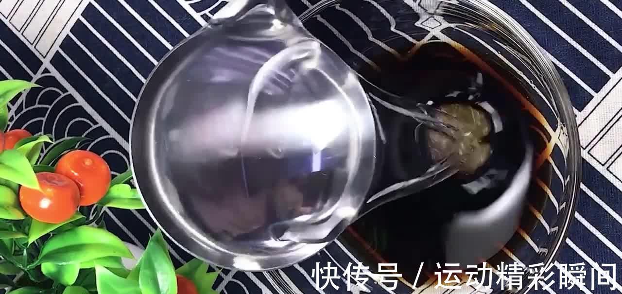 豆腐新吃法，软嫩Q弹又营养，酸甜味美香辣入味，孩子特喜欢