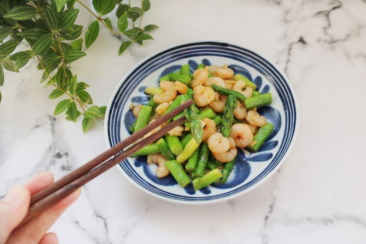 芦笋搭配虾仁，简单炒一炒，清新鲜美，营养好吃