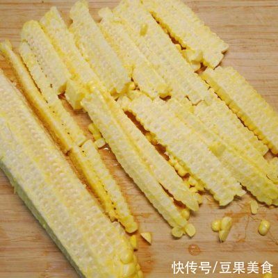 沙拉酱|#一周减脂不重样#秋天颜值爆表的第一片吐司～香肠吐司