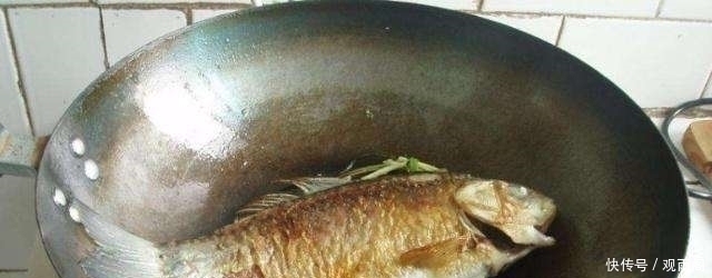 煎豆腐|煎豆腐时,万万不可直接下油锅,多加这1步,豆腐不粘锅也不碎