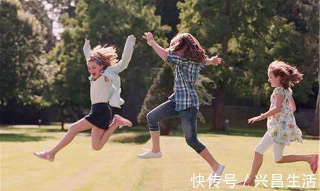 小矮个|女生初潮来临后会停止长个?不要早于此年龄,否则多半是小矮个