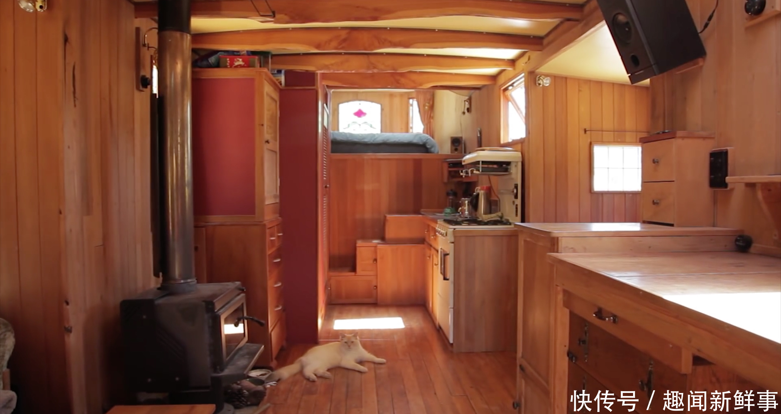 烤箱|英国一对夫妇将旧卡车改装成豪华房车,带着房子去旅行,真香