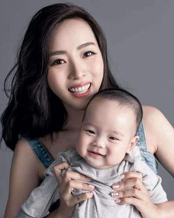 央視|她是央視最美主持人，春晚上主持失誤被嘲笑，事業(yè)巔峰連生倆娃！