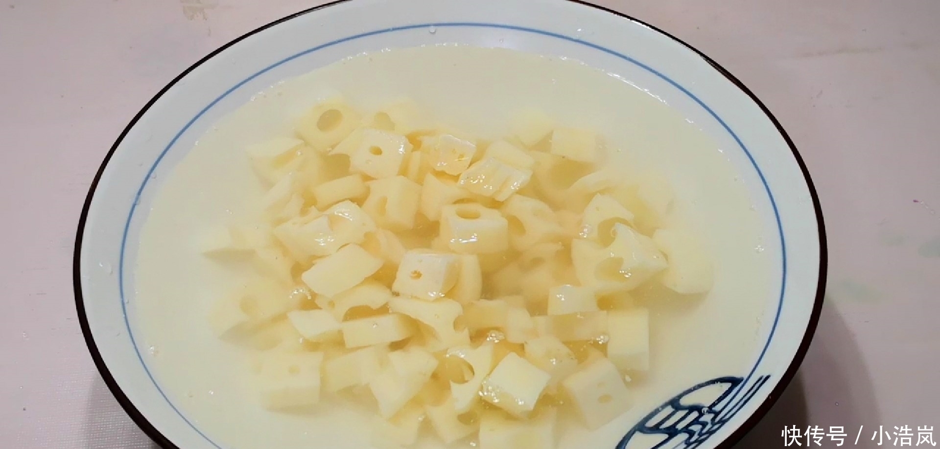 自制雪梨莲藕羹,做法原来超简单,不加白糖,润肺又止咳,真好喝